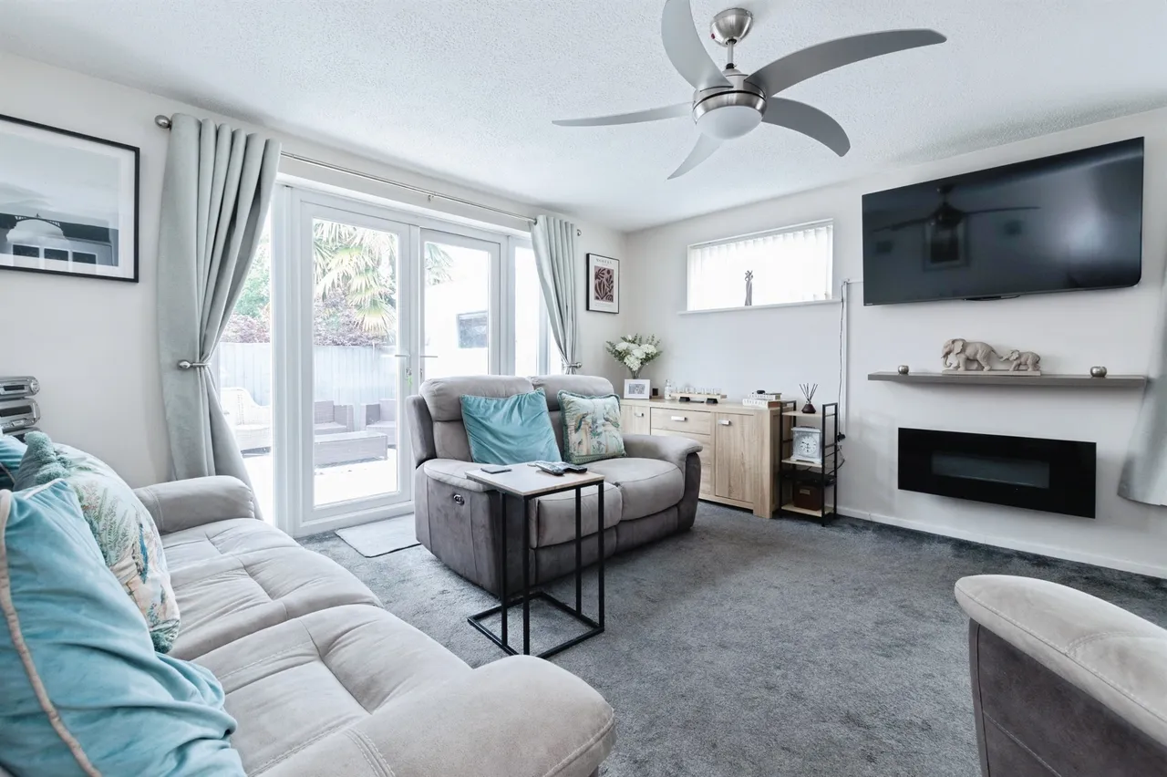 Dunedin Drive, Ferndown, photo 3