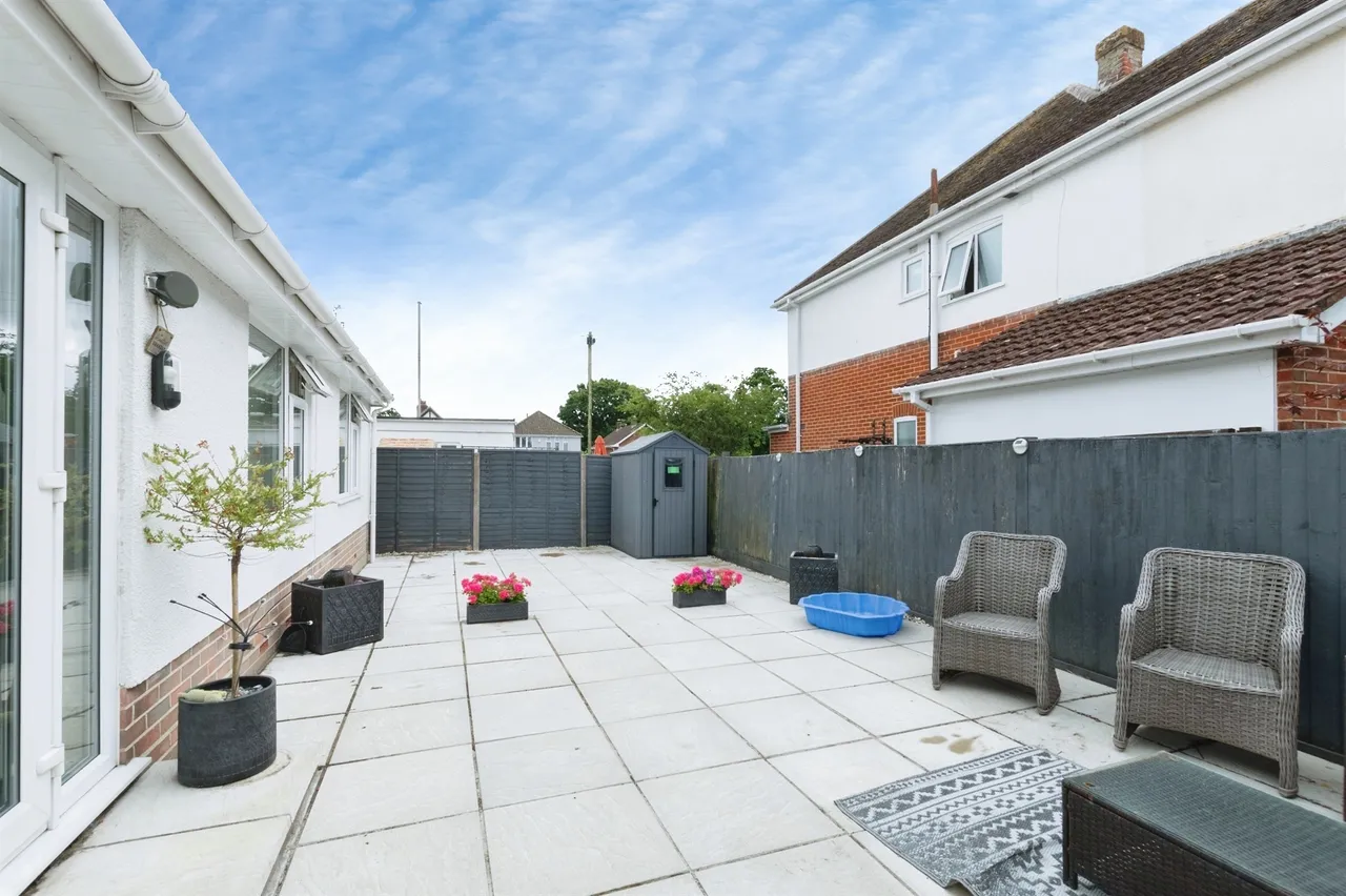 Dunedin Drive, Ferndown, photo 12
