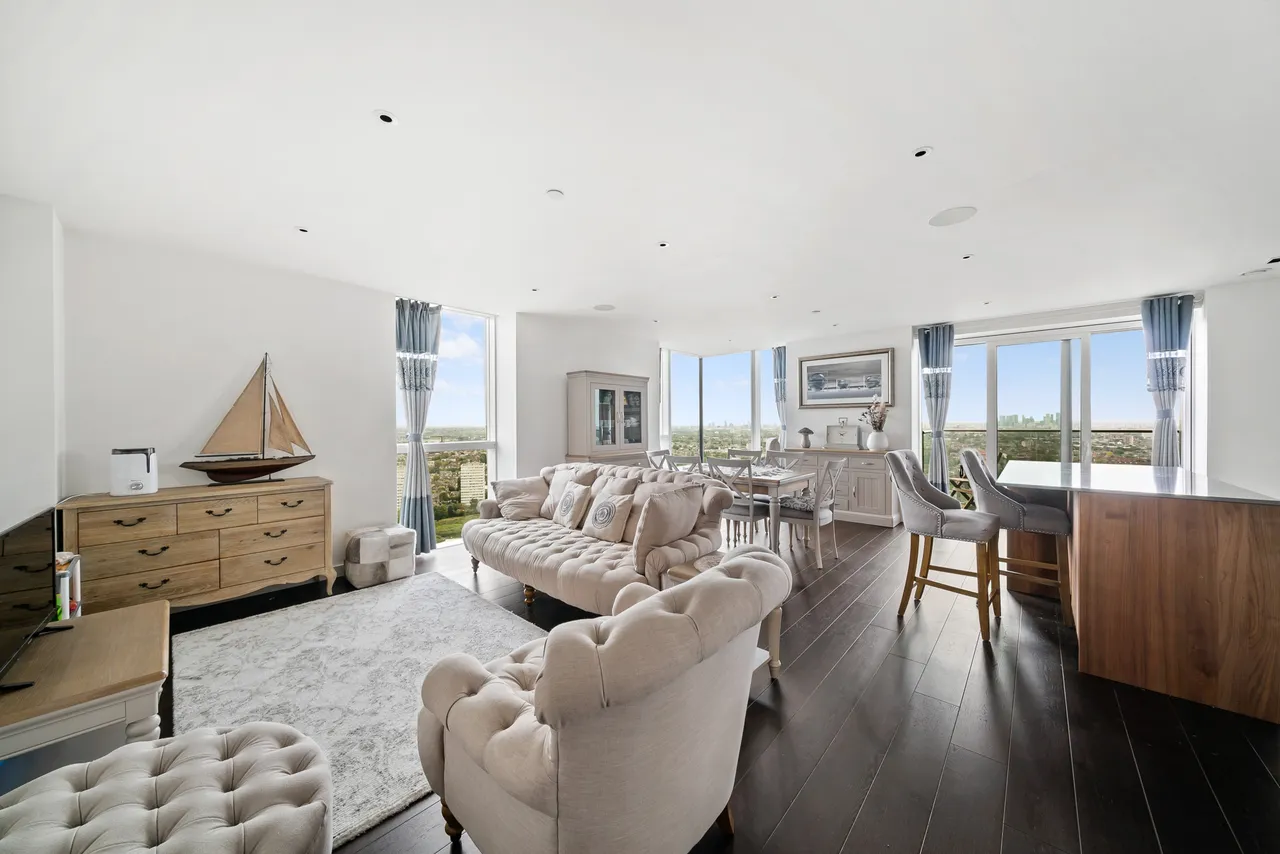 3 bed flat for sale, Devan Grove, London, N4