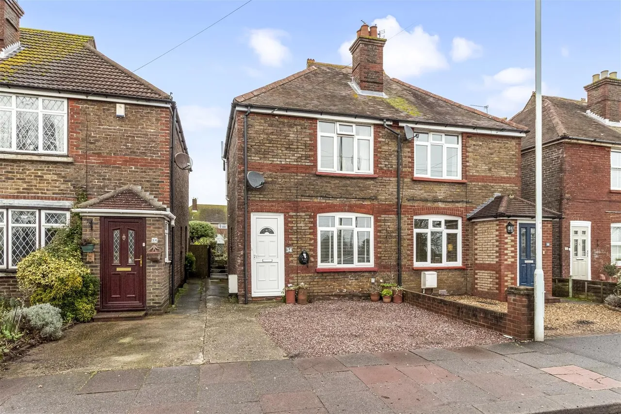 3 bed house for sale — New Road, West Durrington, Worthing