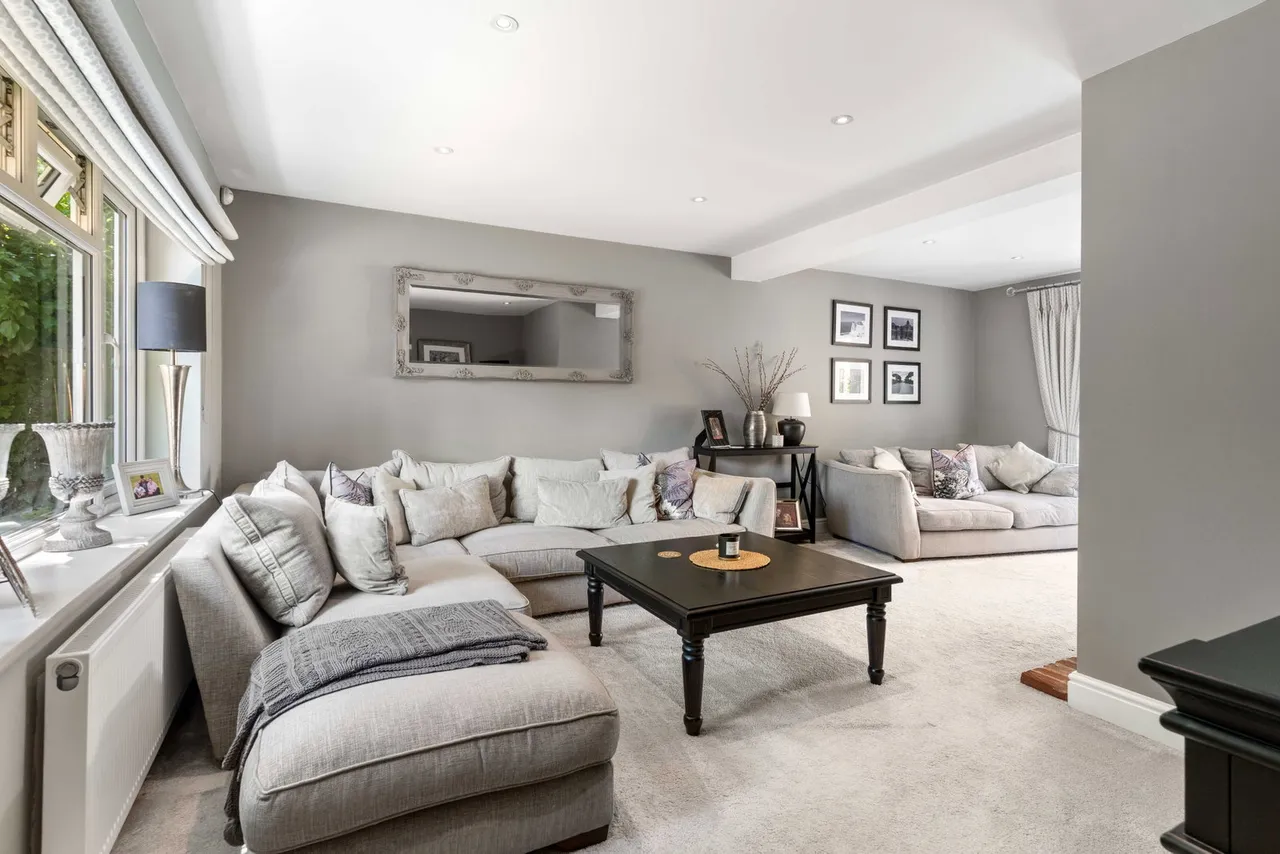 Stunning Chain Free Cottage in popular villlage, photo 9