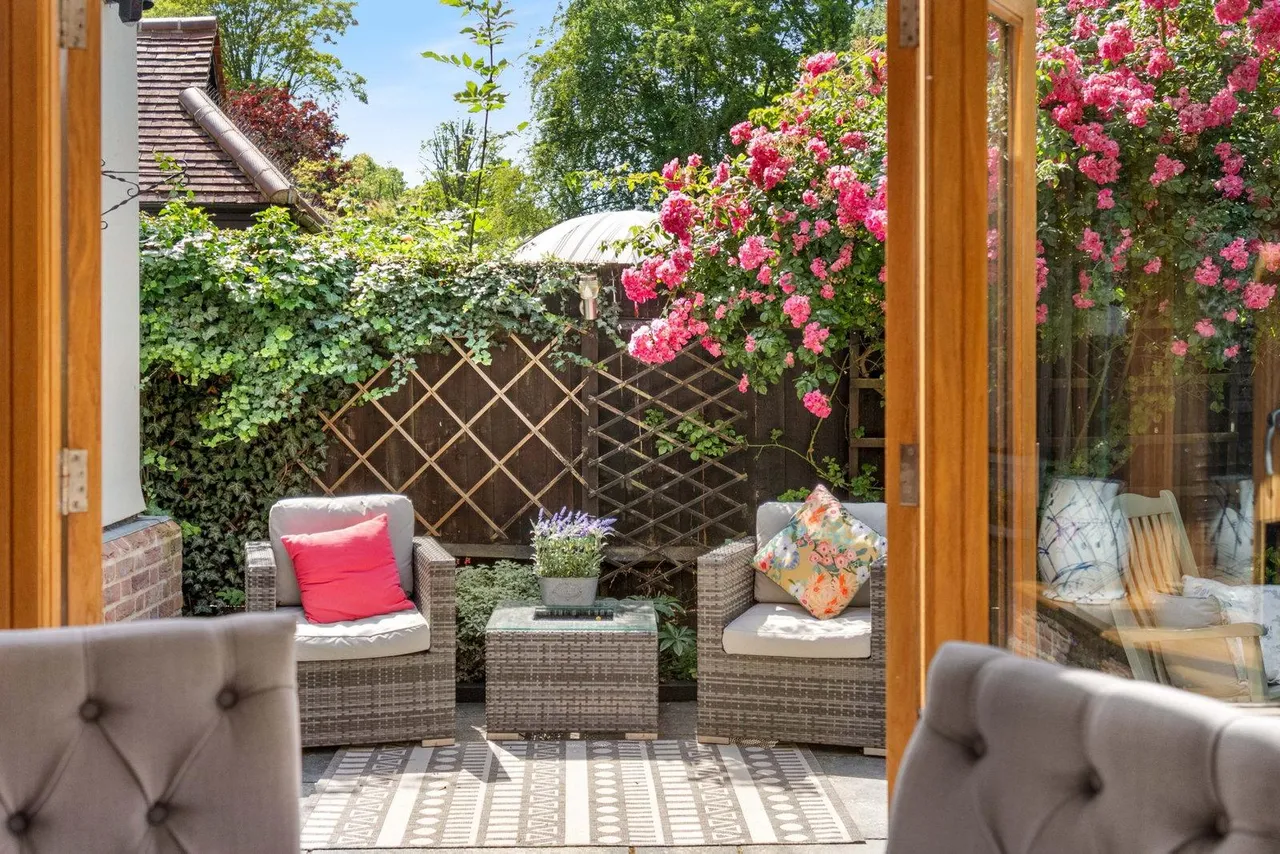 Stunning Chain Free Cottage in popular villlage, photo 27