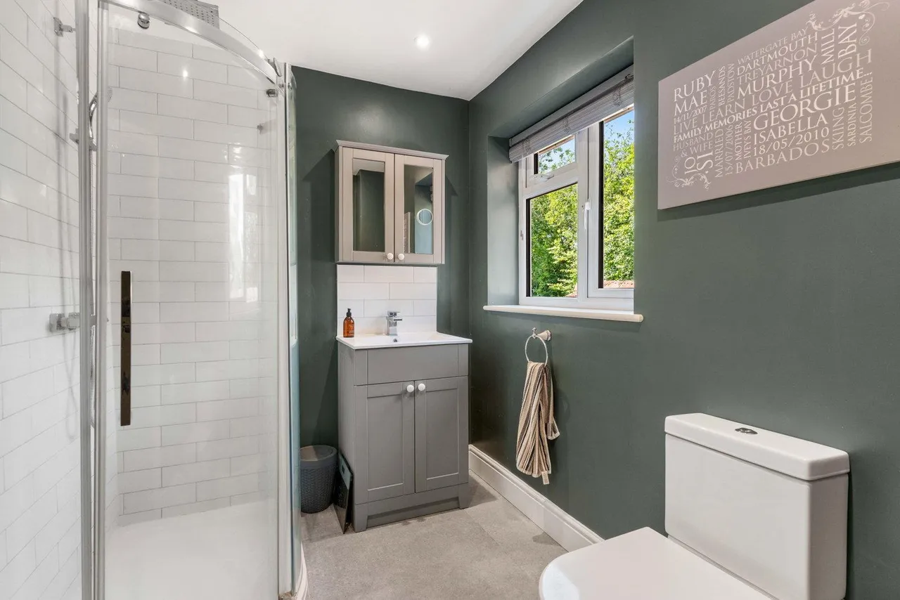 Stunning Chain Free Cottage in popular villlage, photo 35
