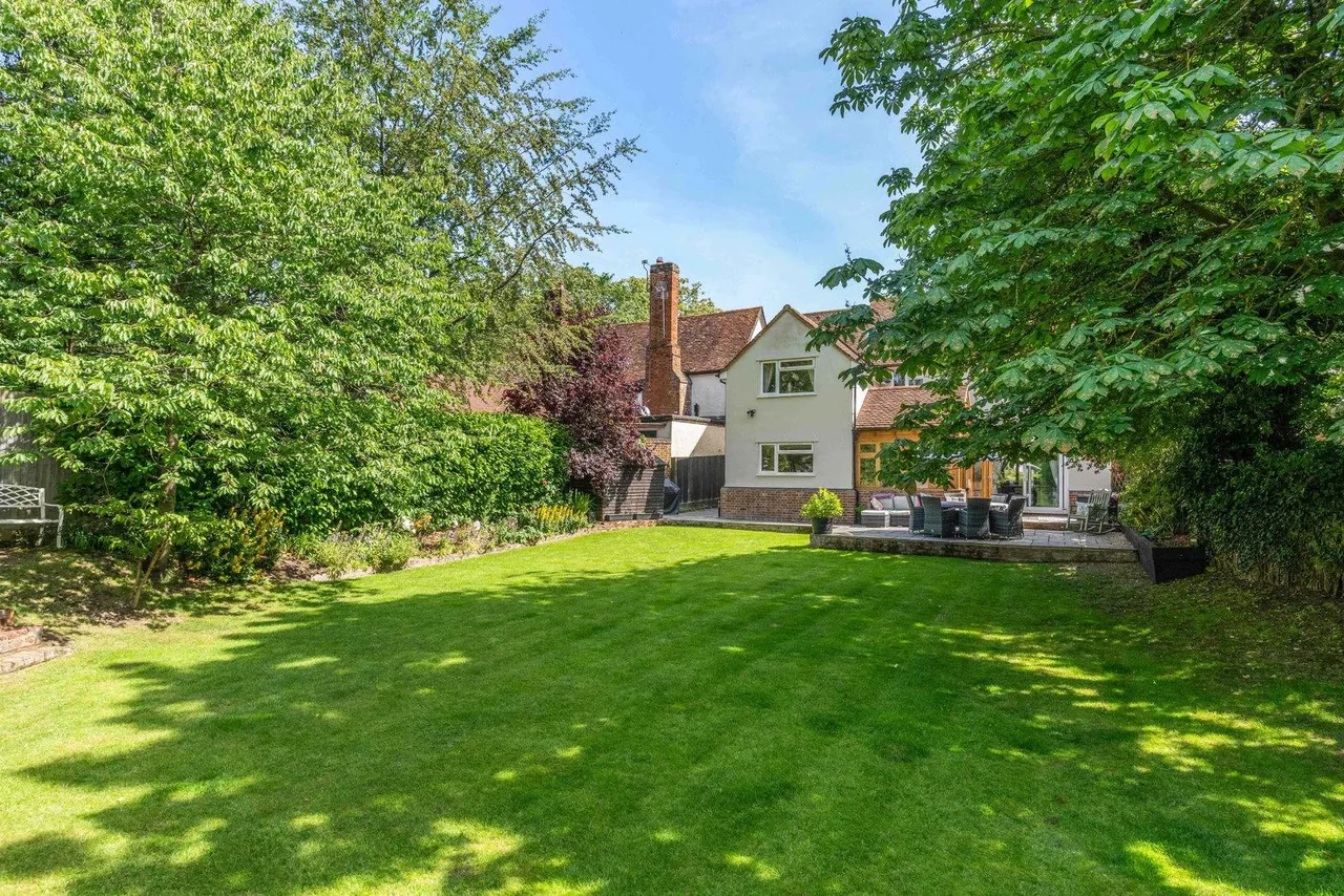 Stunning Chain Free Cottage in popular villlage, photo 52