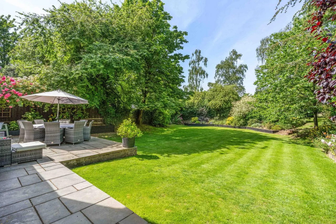 Stunning Chain Free Cottage in popular villlage, photo 48