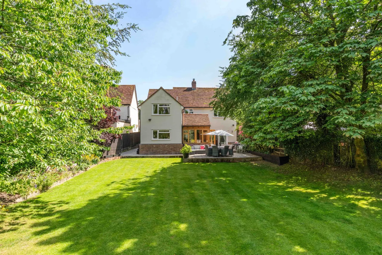 Stunning Chain Free Cottage in popular villlage, photo 3
