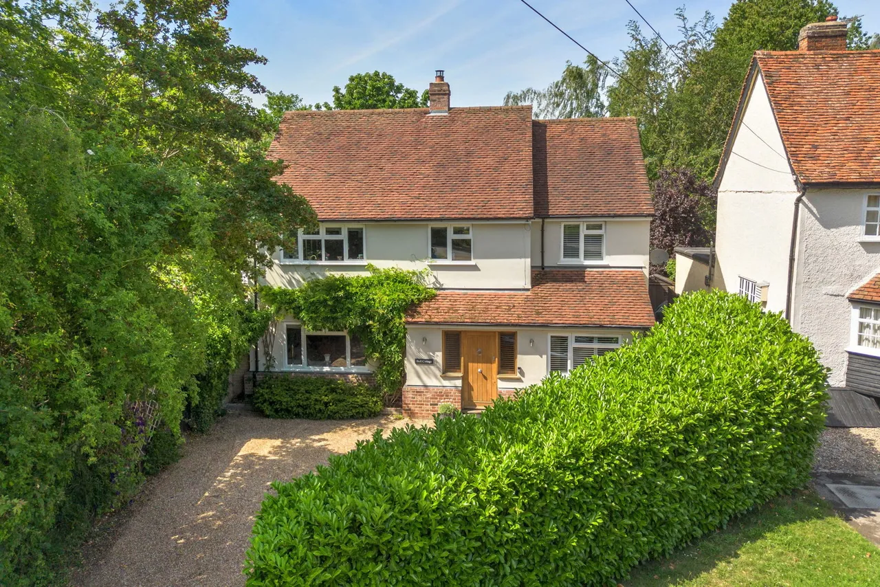 4 bed house for sale, Stunning Chain Free Cottage in popular villlage