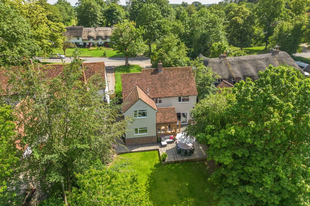 Stunning Chain Free Cottage in popular villlage, photo 38