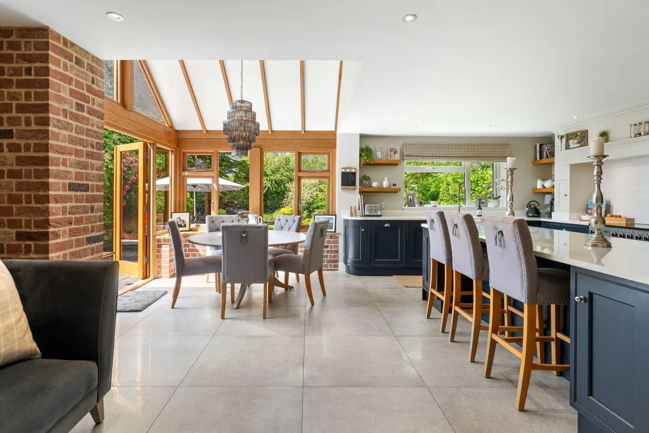 Stunning Chain Free Cottage in popular villlage, photo 17