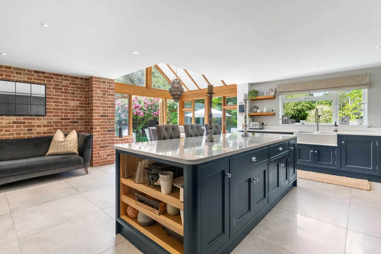 Stunning Chain Free Cottage in popular villlage, photo 19