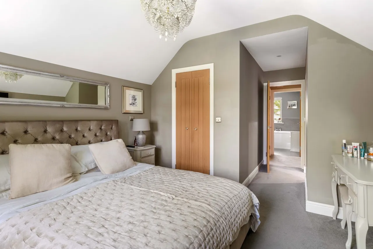 Stunning Chain Free Cottage in popular villlage, photo 36