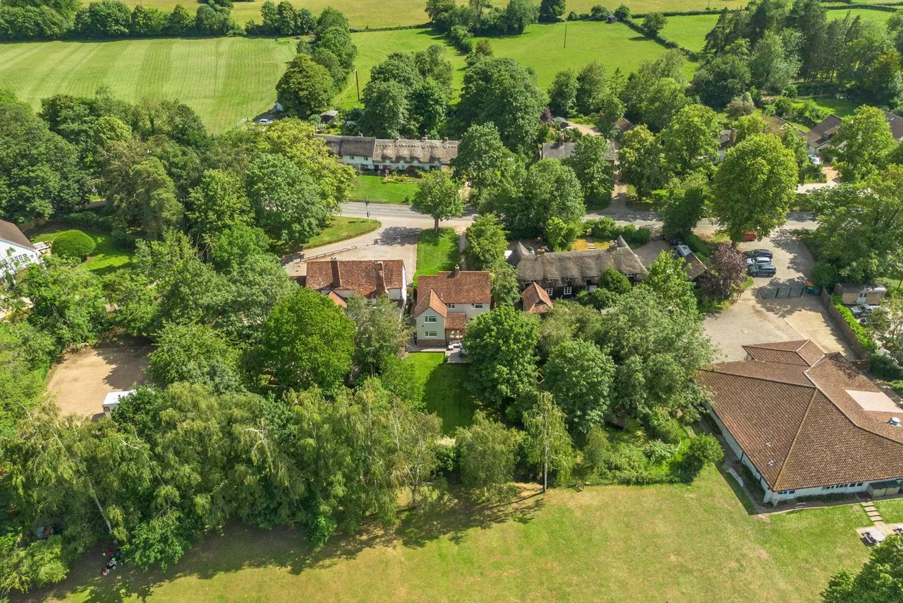 Stunning Chain Free Cottage in popular villlage, photo 50