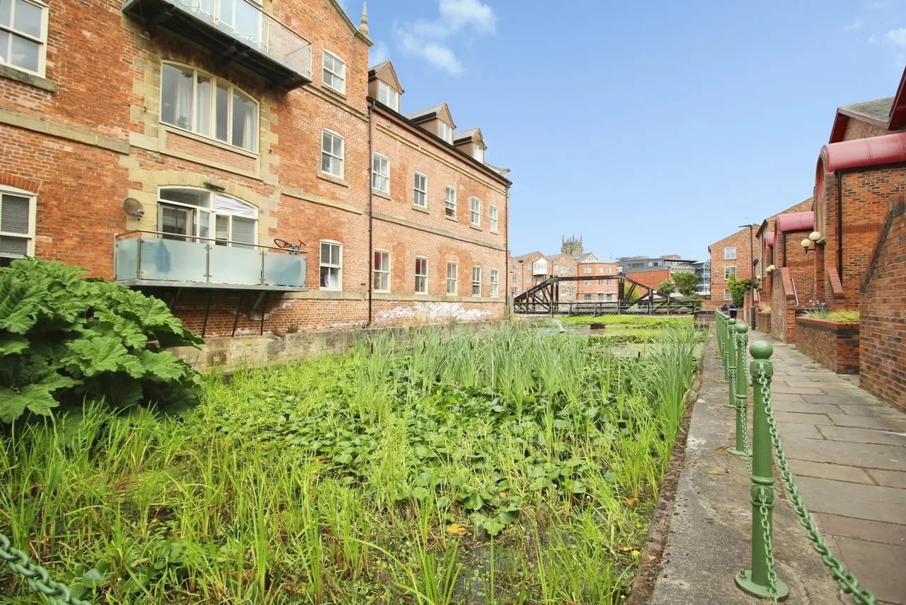 Navigation Walk, Leeds, West Yorkshire, LS10, photo 10