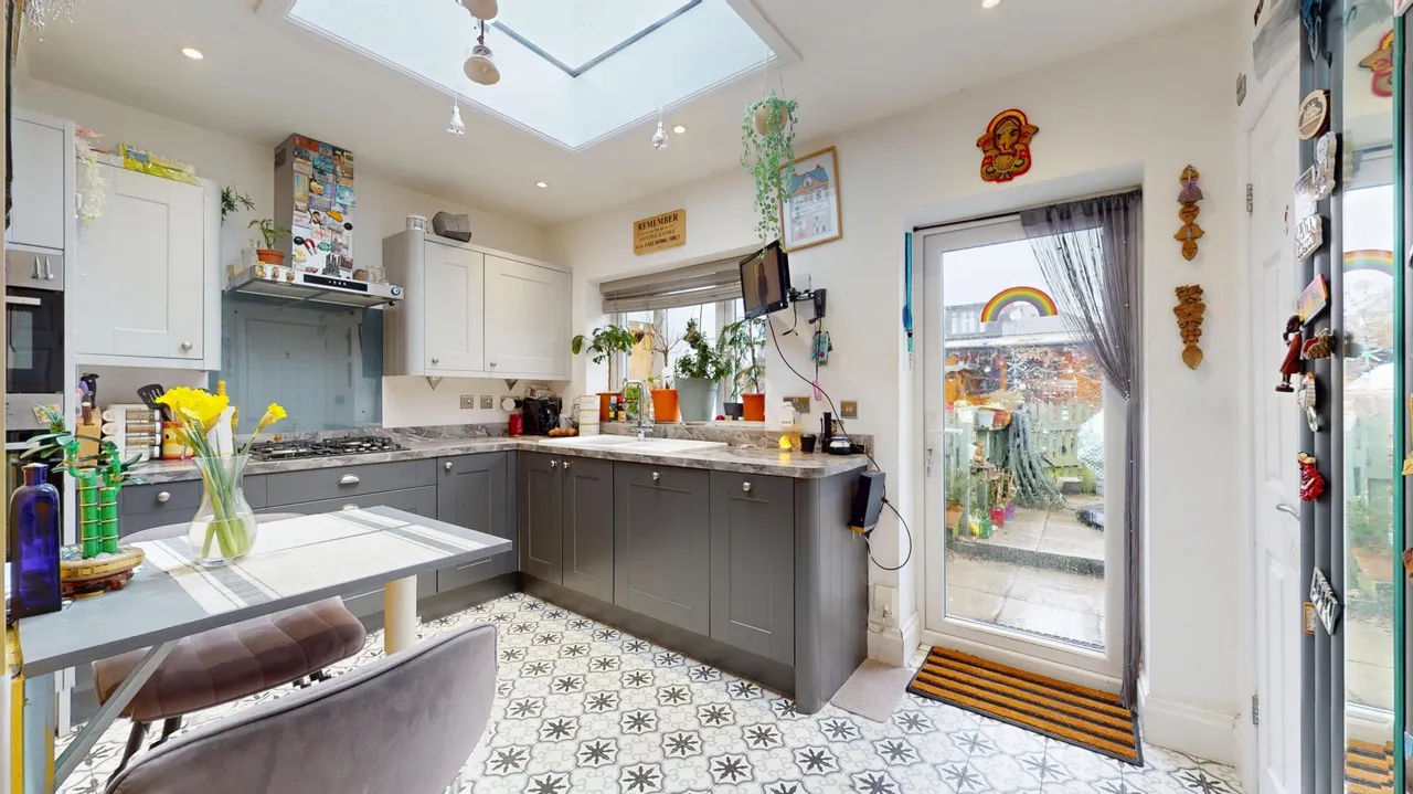 Merthyr Road, Whitchurch, CF14, photo 5