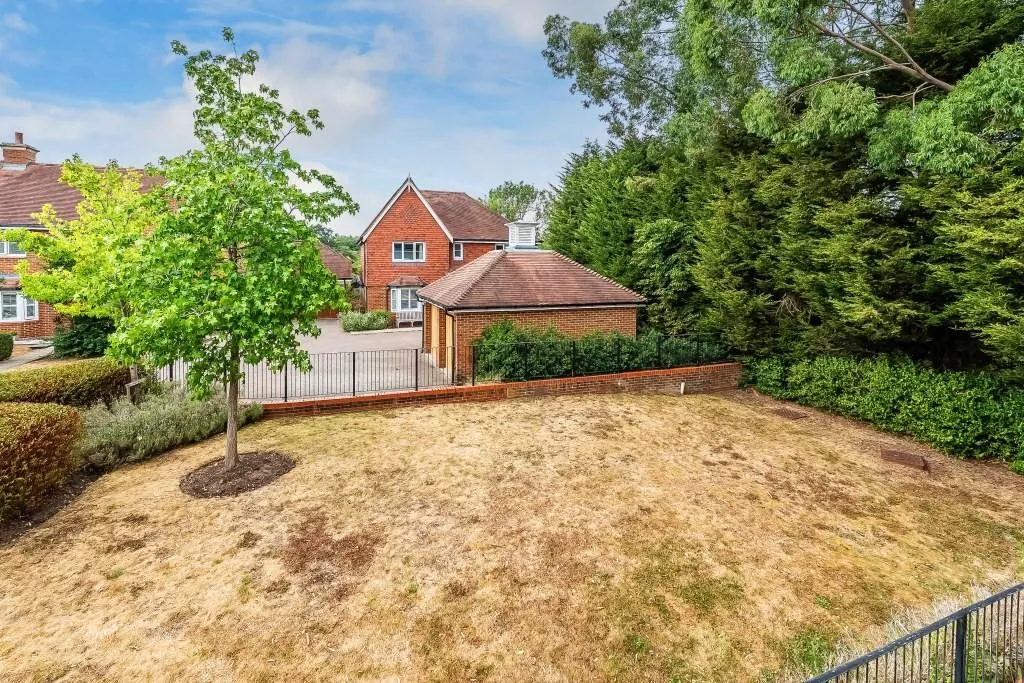 Breakspear Gardens, Beare Green, RH5, photo 9