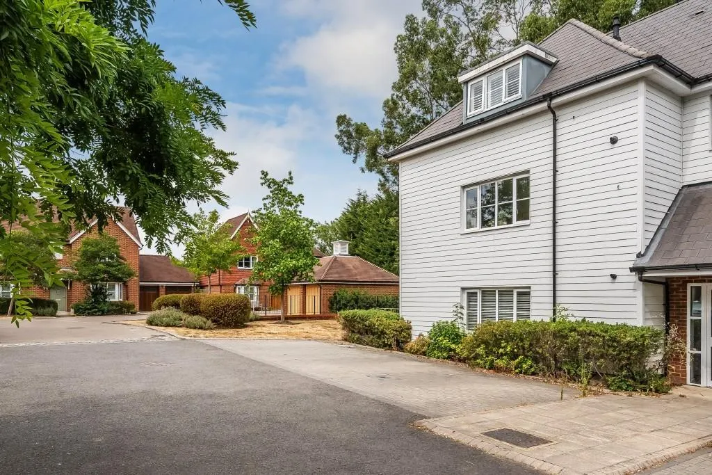 Breakspear Gardens, Beare Green, RH5, photo 13