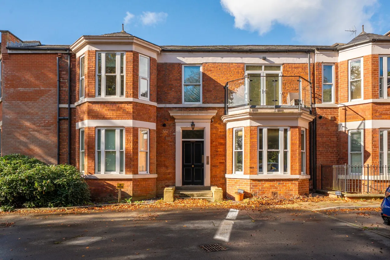 2 bed flat for sale, The Hall, Allerton Hill, LS7