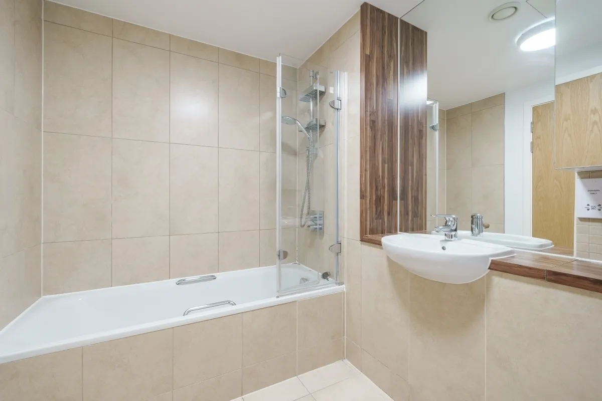 Lakeside Way, Wembley, HA9, photo 5