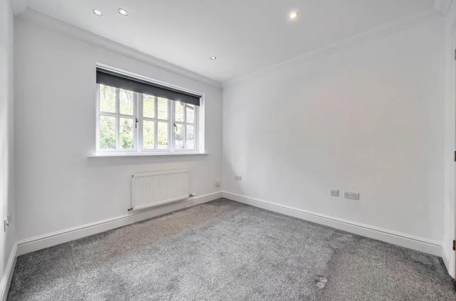 Oakwood Court, Hartley Wintney, RG27, photo 7