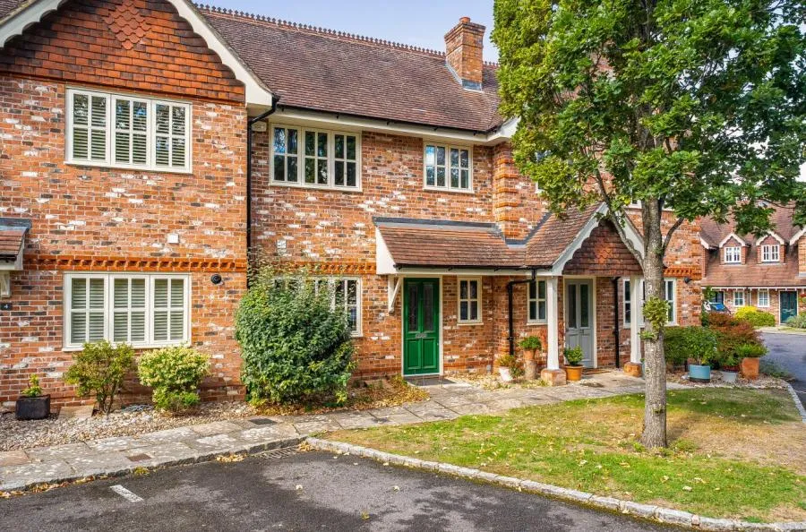 Oakwood Court, Hartley Wintney, RG27, photo 14