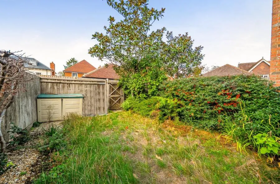 Oakwood Court, Hartley Wintney, RG27, photo 12