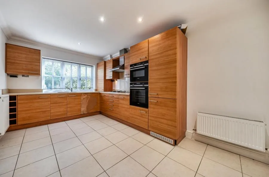 Oakwood Court, Hartley Wintney, RG27, photo 5
