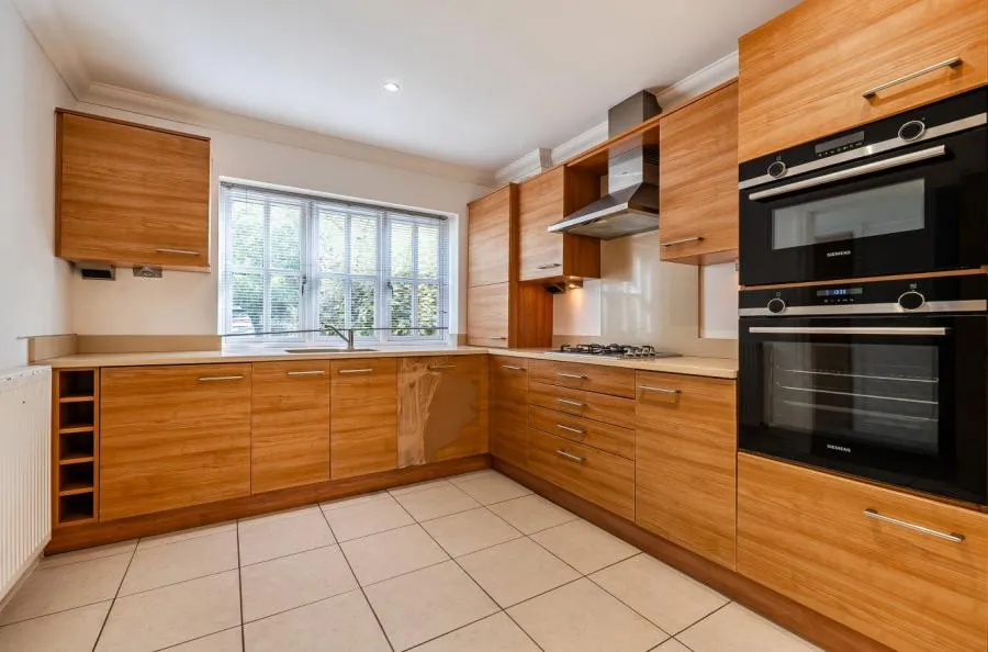 Oakwood Court, Hartley Wintney, RG27, photo 4