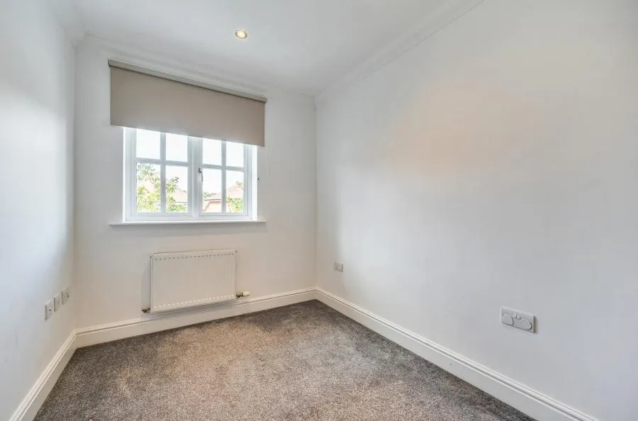 Oakwood Court, Hartley Wintney, RG27, photo 8