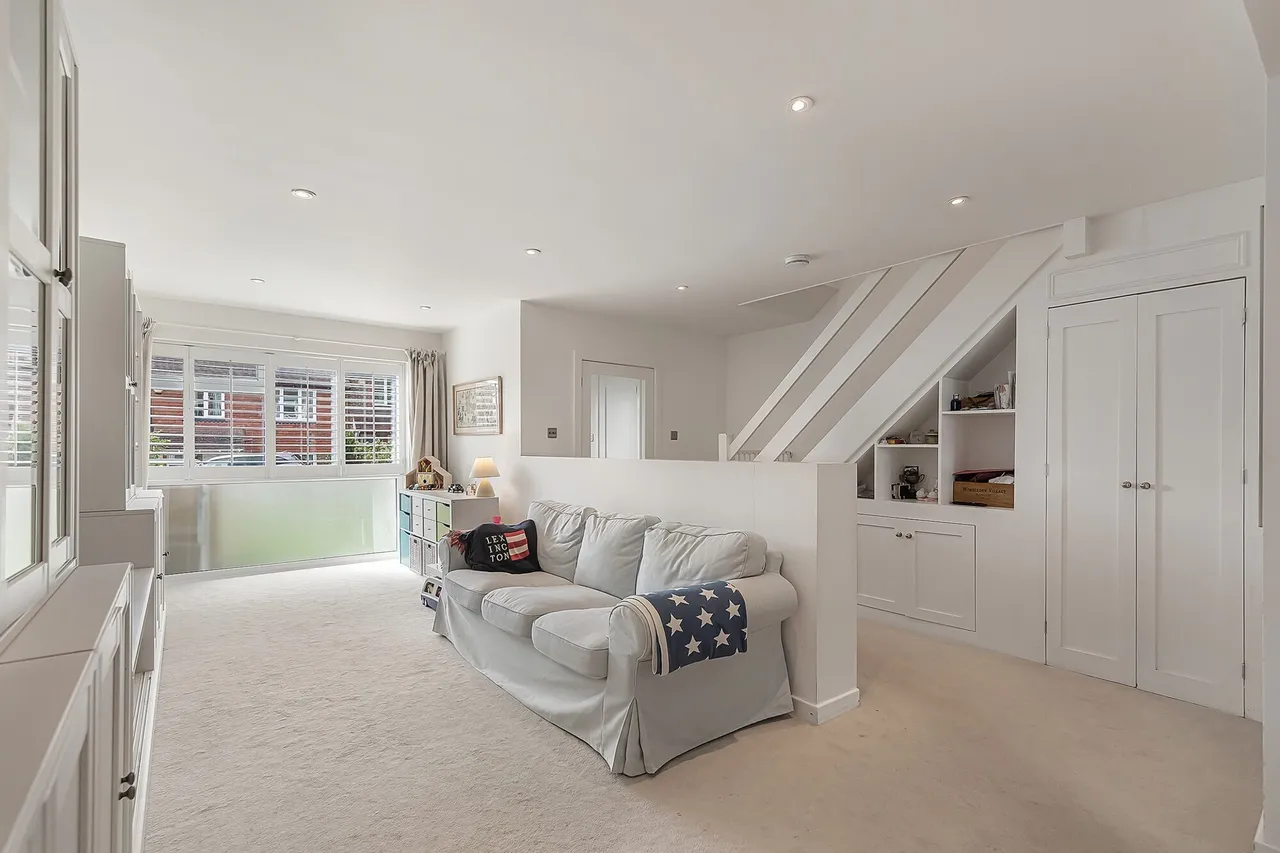 Hillview, London, SW20, photo 3