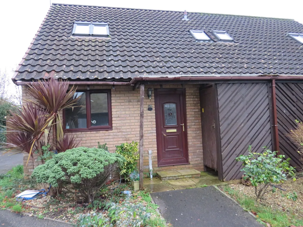 2 bed house for sale, Robins Court, Chard, TA20