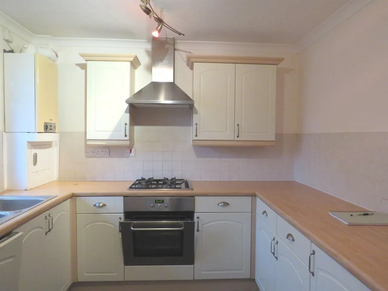 Robins Court, Chard, TA20, photo 2