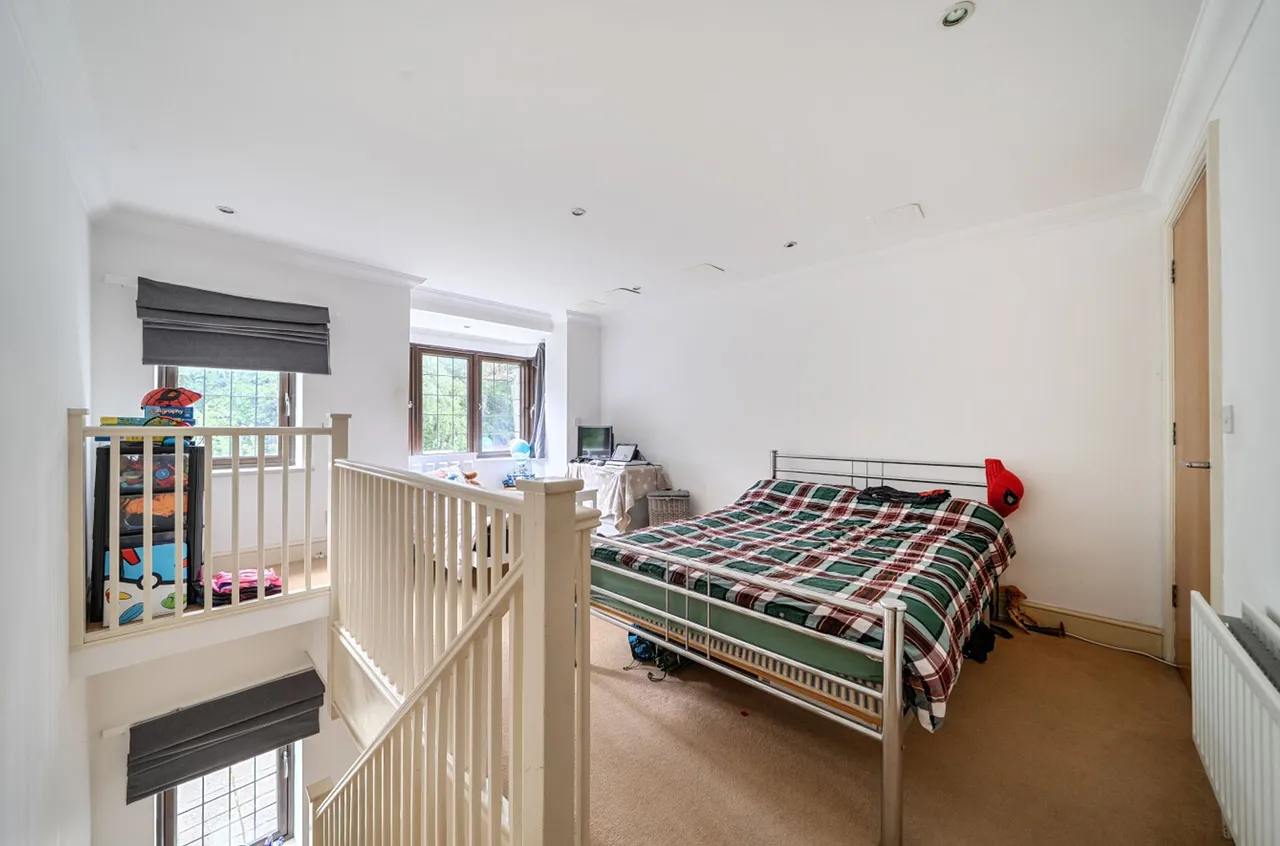 Fishbourne Road East, PO19, photo 11