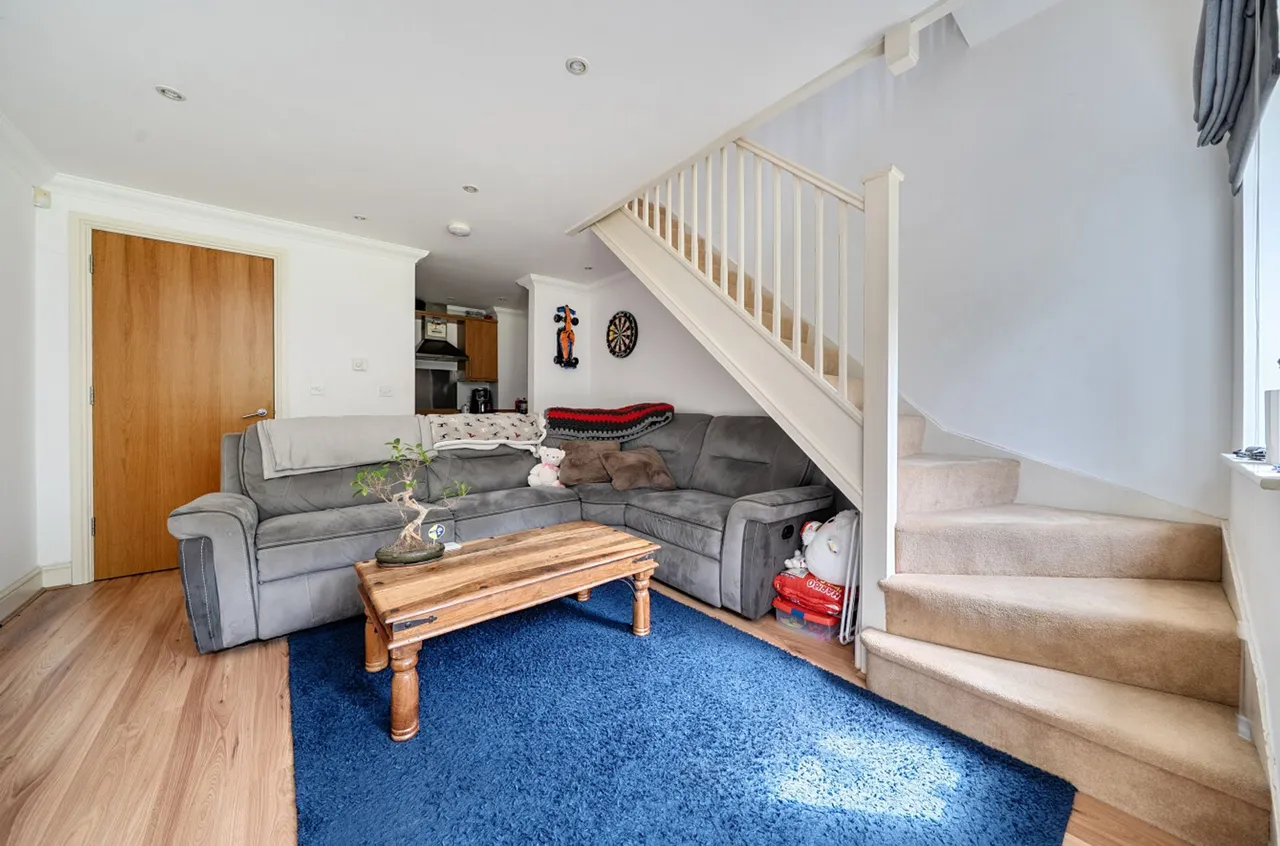 Fishbourne Road East, PO19, photo 7