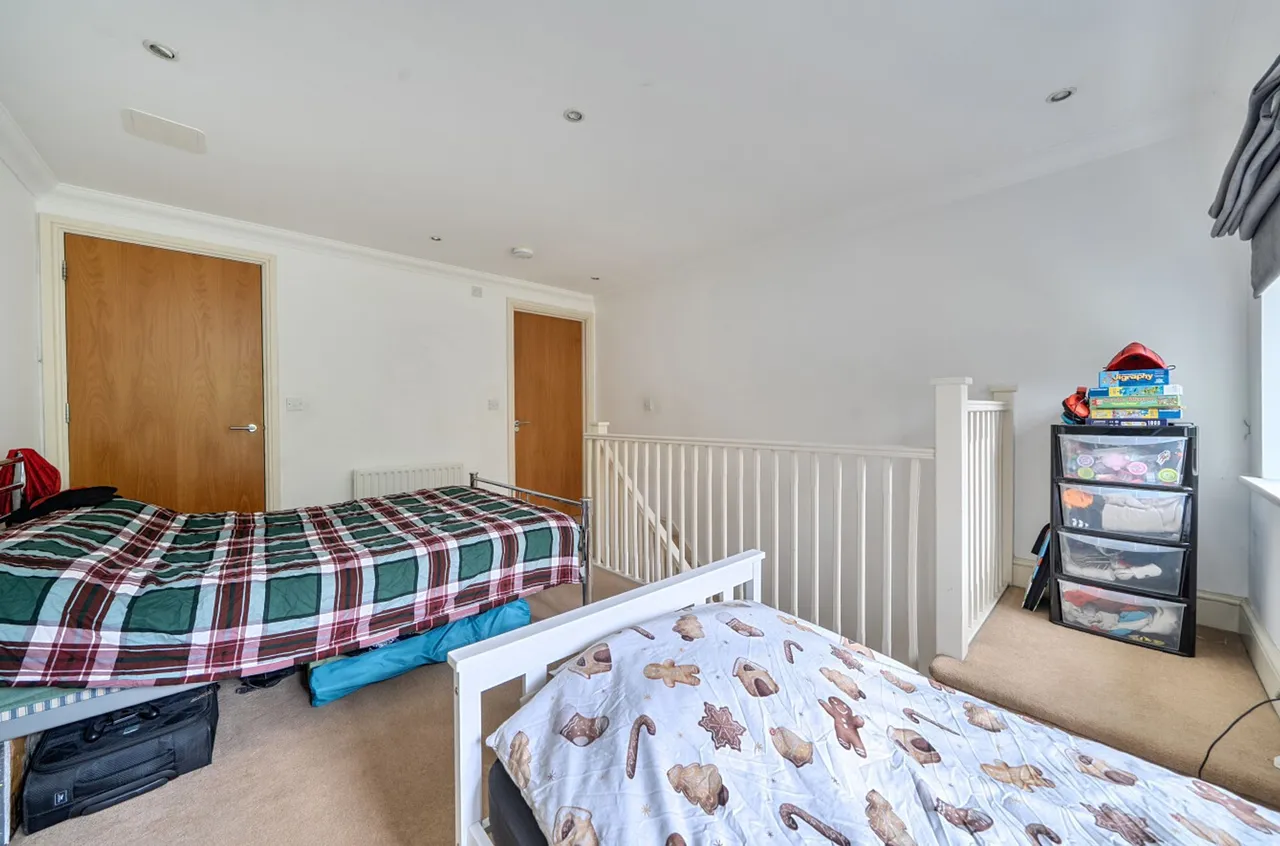 Fishbourne Road East, PO19, photo 13