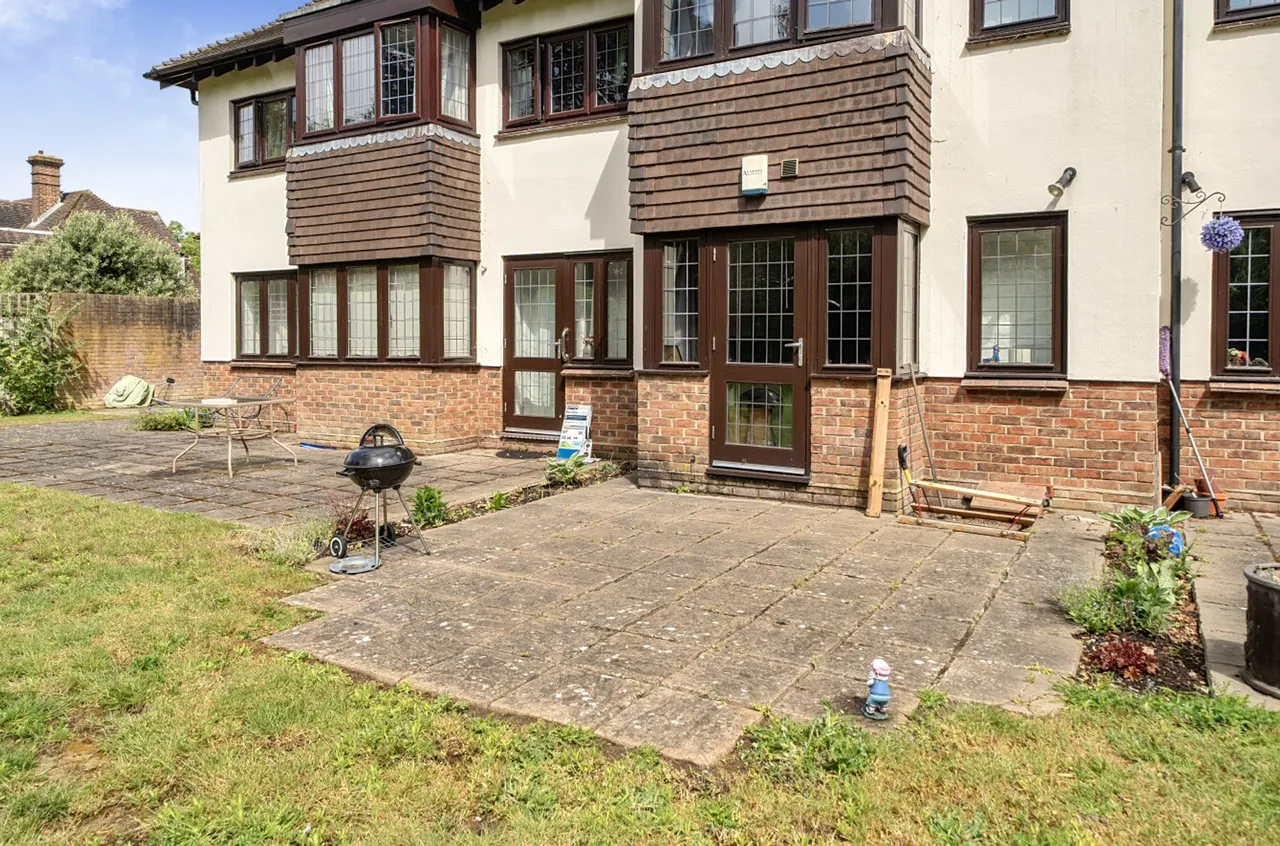 Fishbourne Road East, PO19, photo 2
