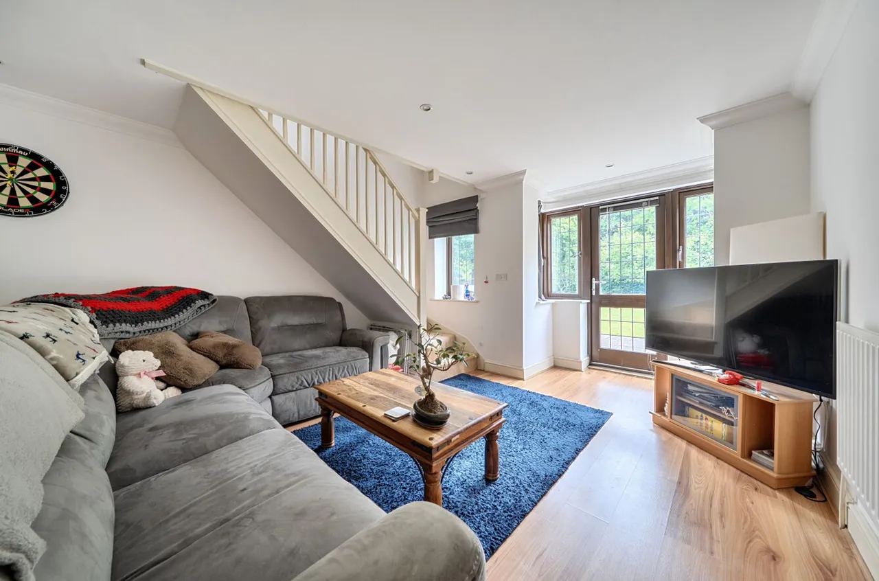 Fishbourne Road East, PO19, photo 4