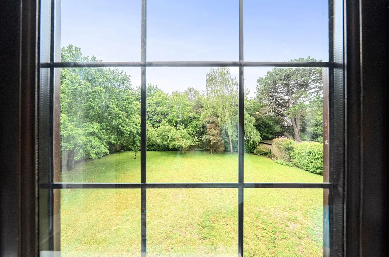 Fishbourne Road East, PO19, photo 10