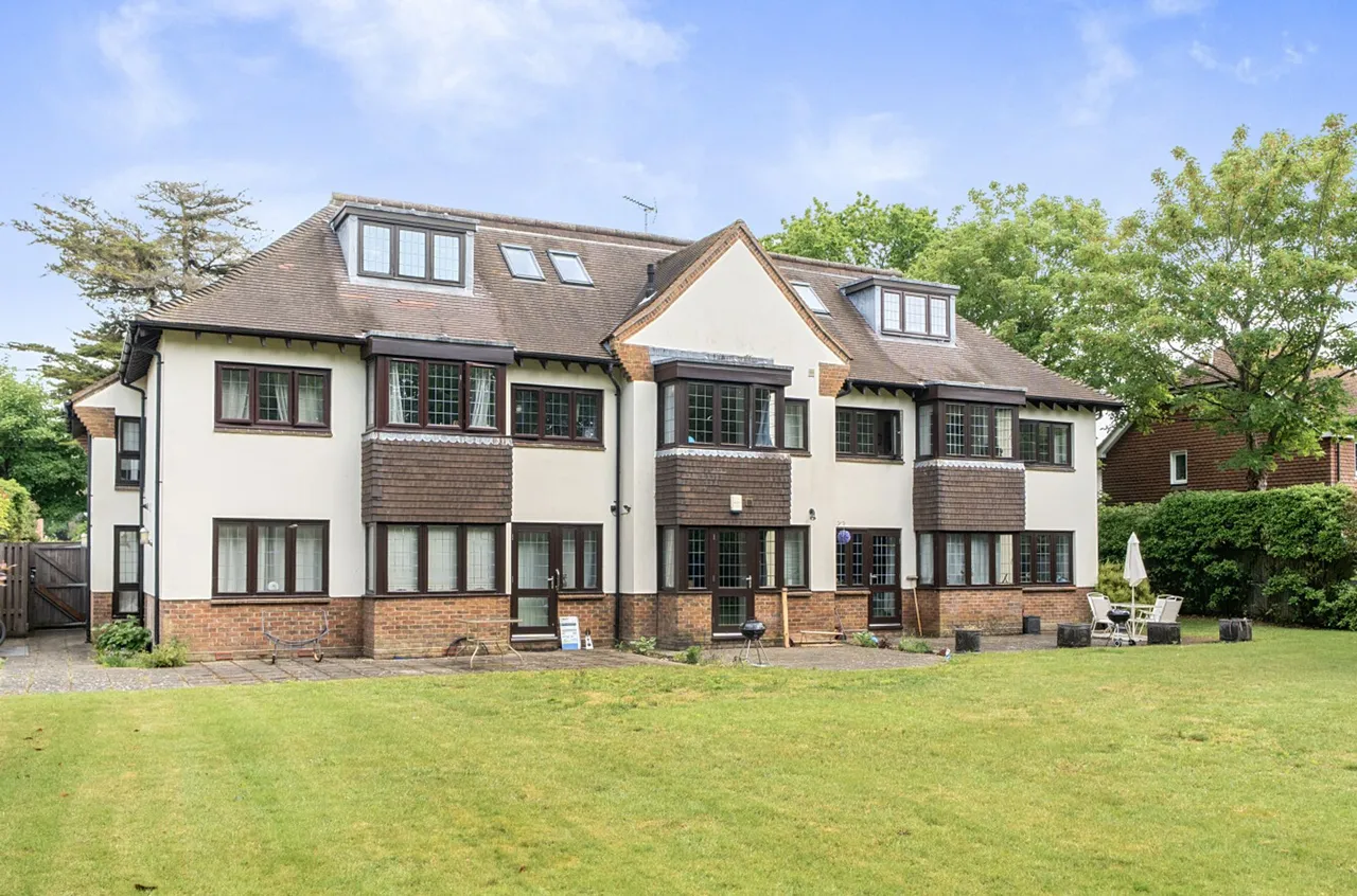 1 bed property for sale, Fishbourne Road East, PO19