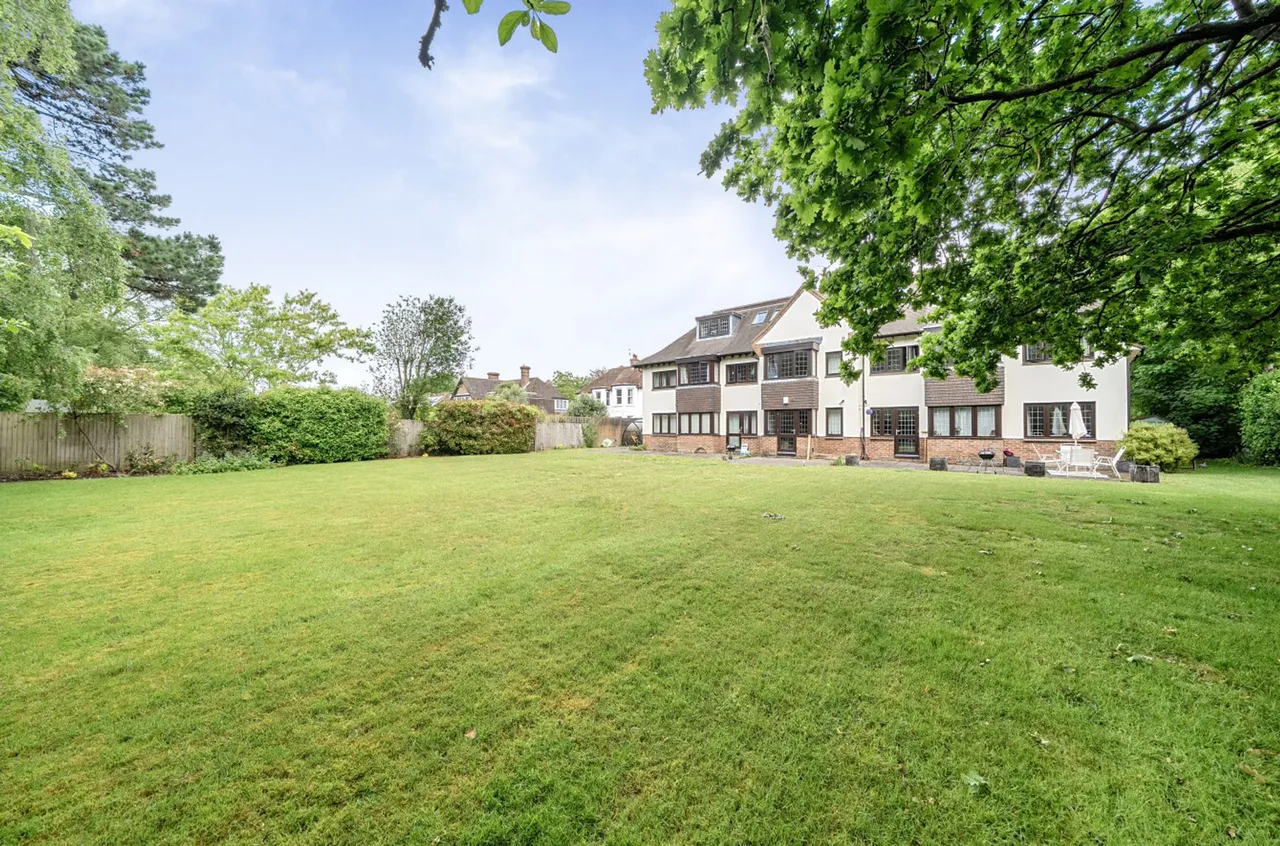 Fishbourne Road East, PO19, photo 15
