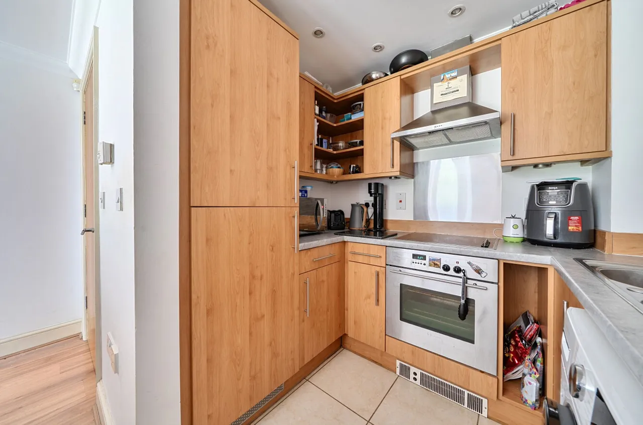 Fishbourne Road East, PO19, photo 5