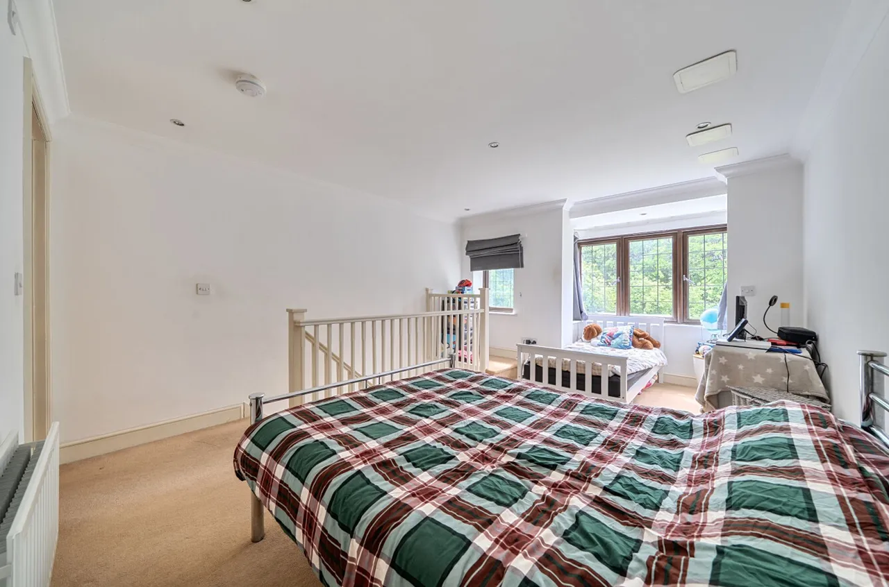 Fishbourne Road East, PO19, photo 12