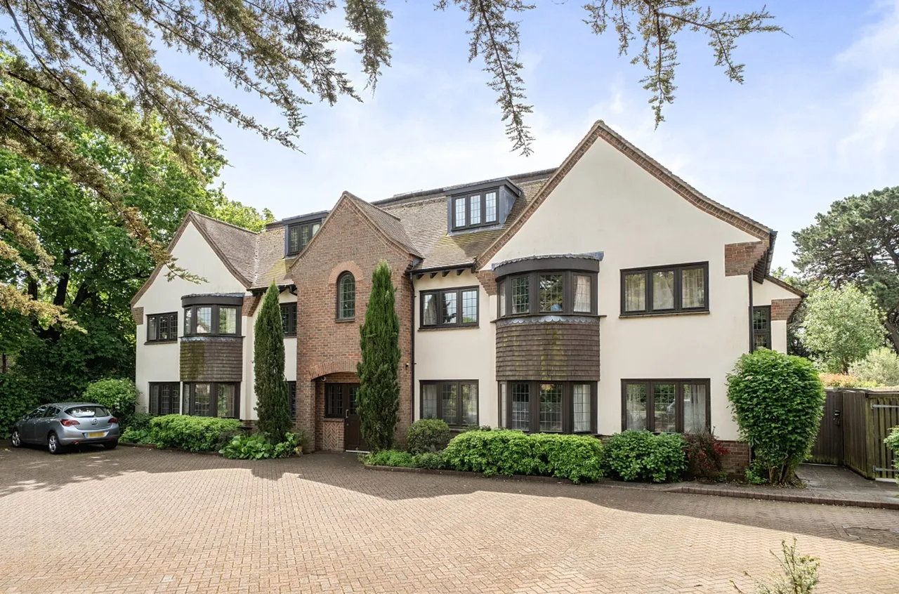 Fishbourne Road East, PO19, photo 16