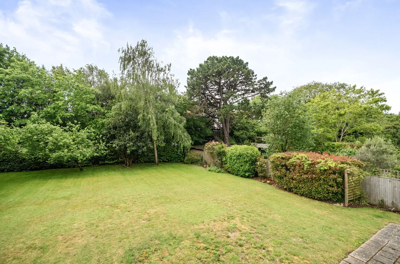 Fishbourne Road East, PO19, photo 9