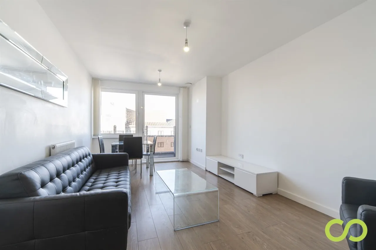 1 Buckingham Gardens, Slough, SL1 1AY, photo 4