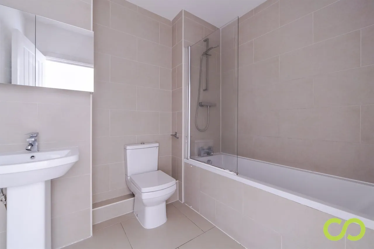 1 Buckingham Gardens, Slough, SL1 1AY, photo 6