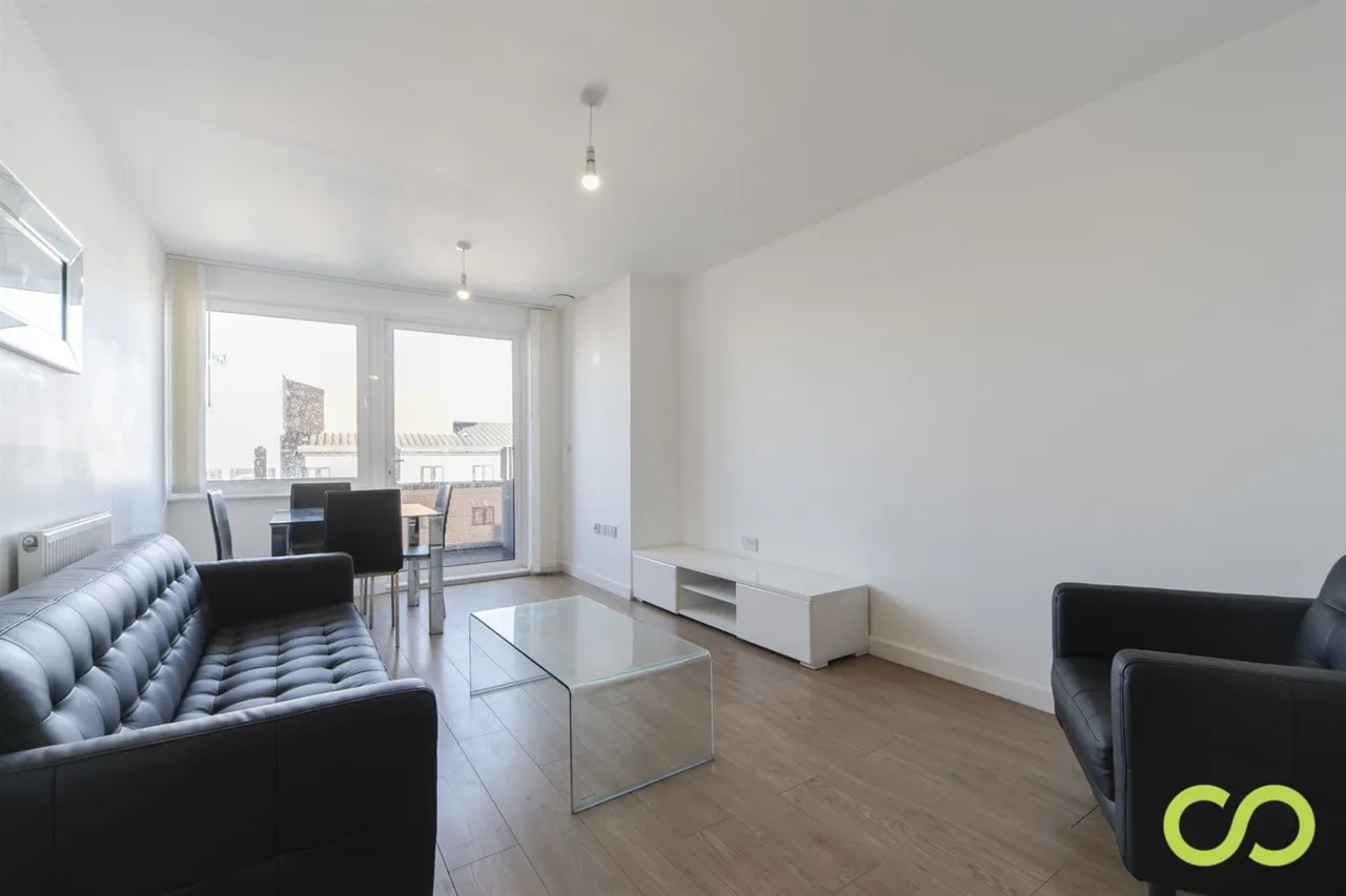 1 Buckingham Gardens, Slough, SL1 1AY, photo 3