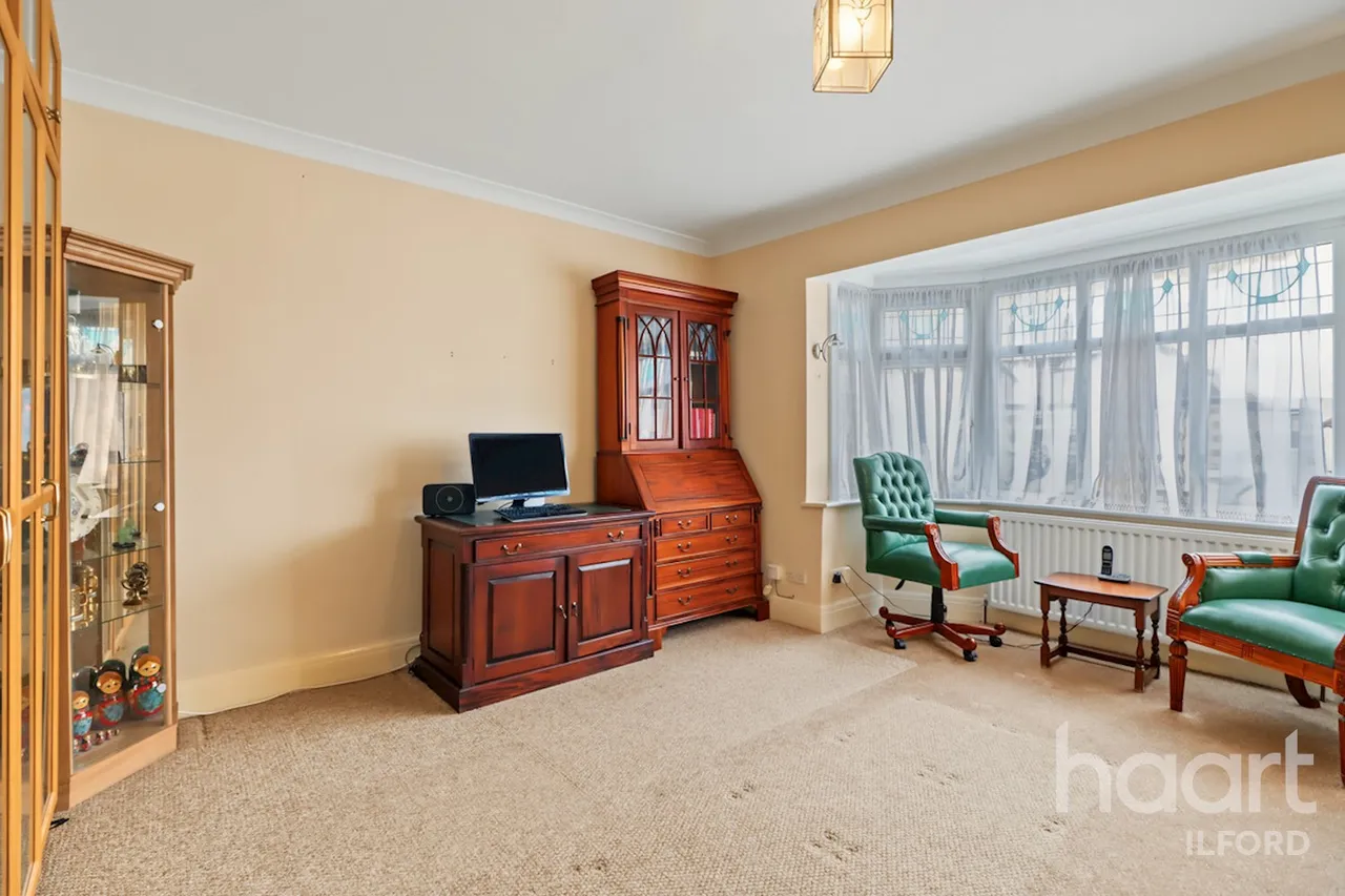 Rochester Gardens, Ilford, IG1, photo 15