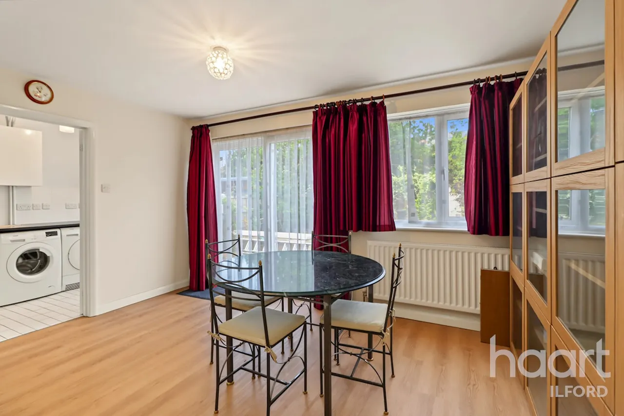 Rochester Gardens, Ilford, IG1, photo 13