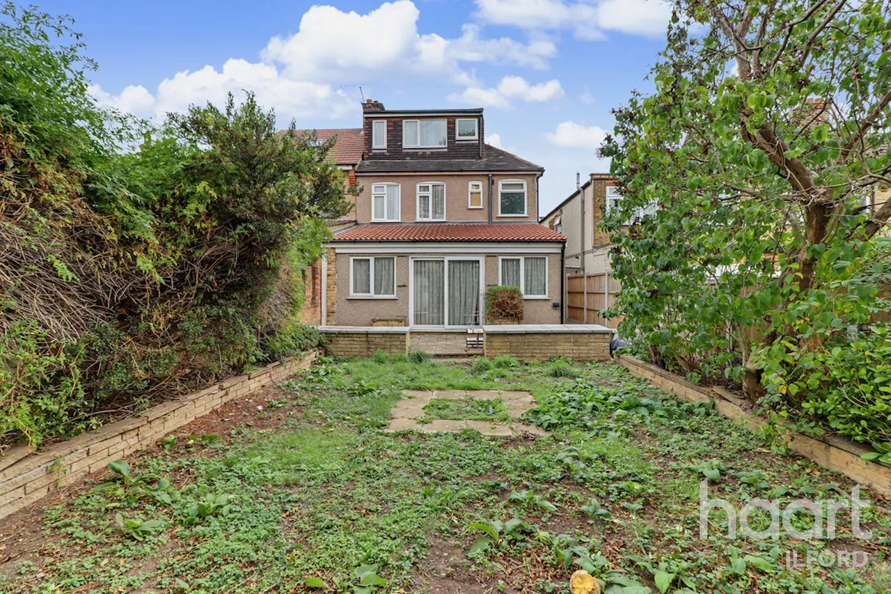 Rochester Gardens, Ilford, IG1, photo 2