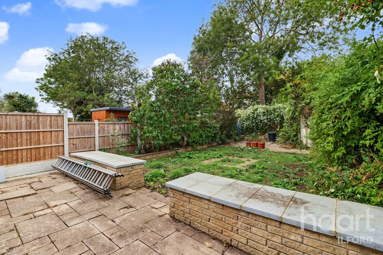 Rochester Gardens, Ilford, IG1, photo 26